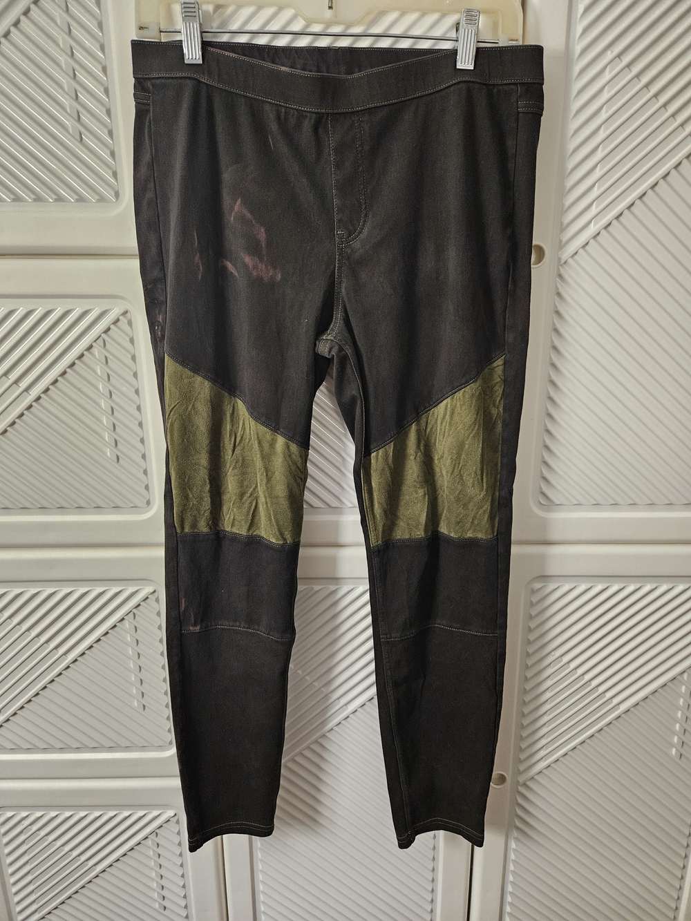 Simply Vera Vera Wang Black Joggers with Olive Panels